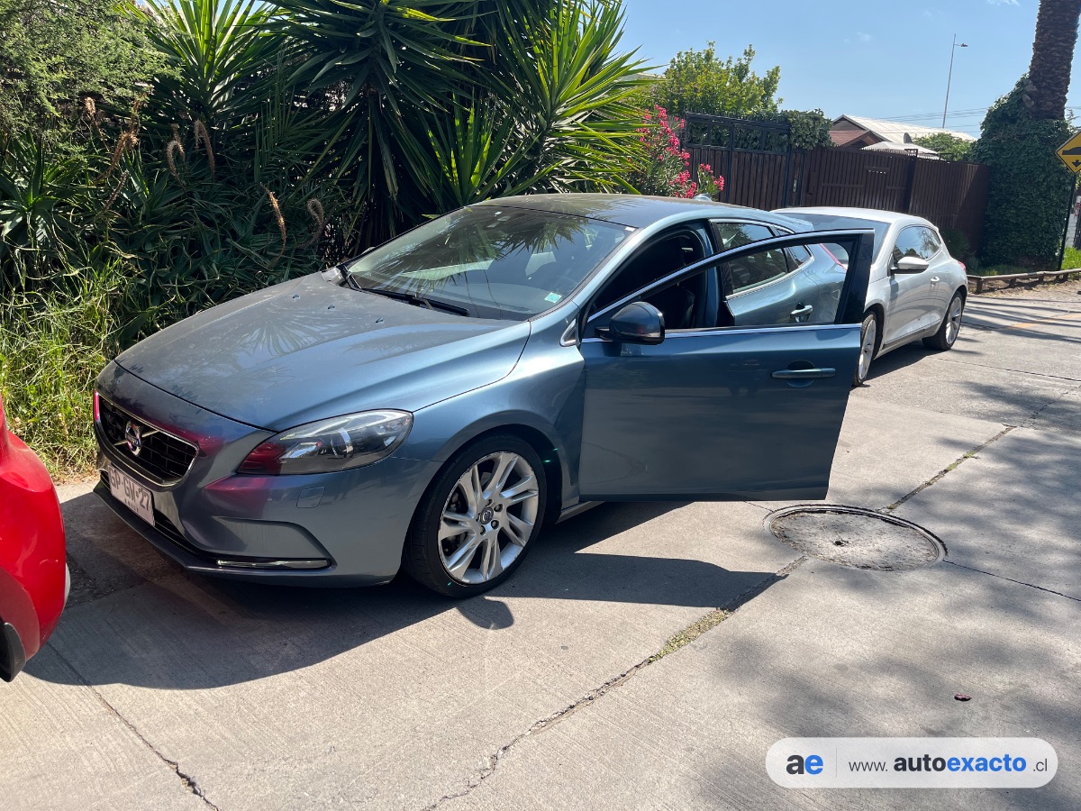 Volvo V40 2014